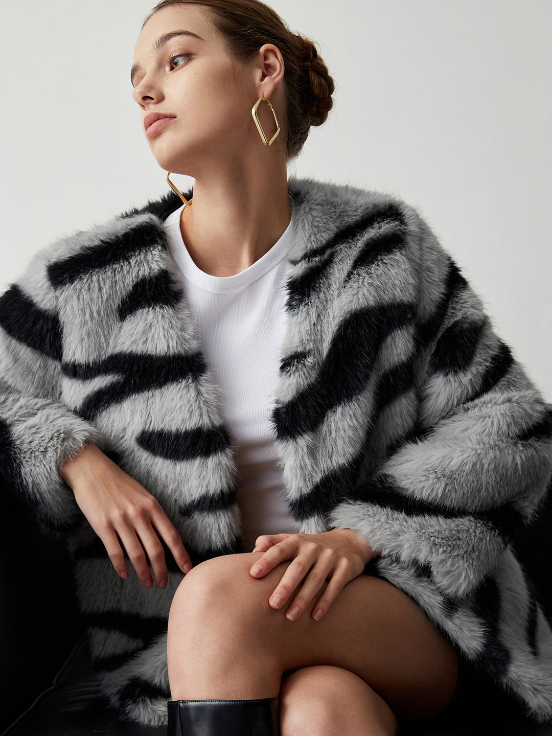 Monteclo - Evelynn Tiger Print Fleece Fuzzy Coat