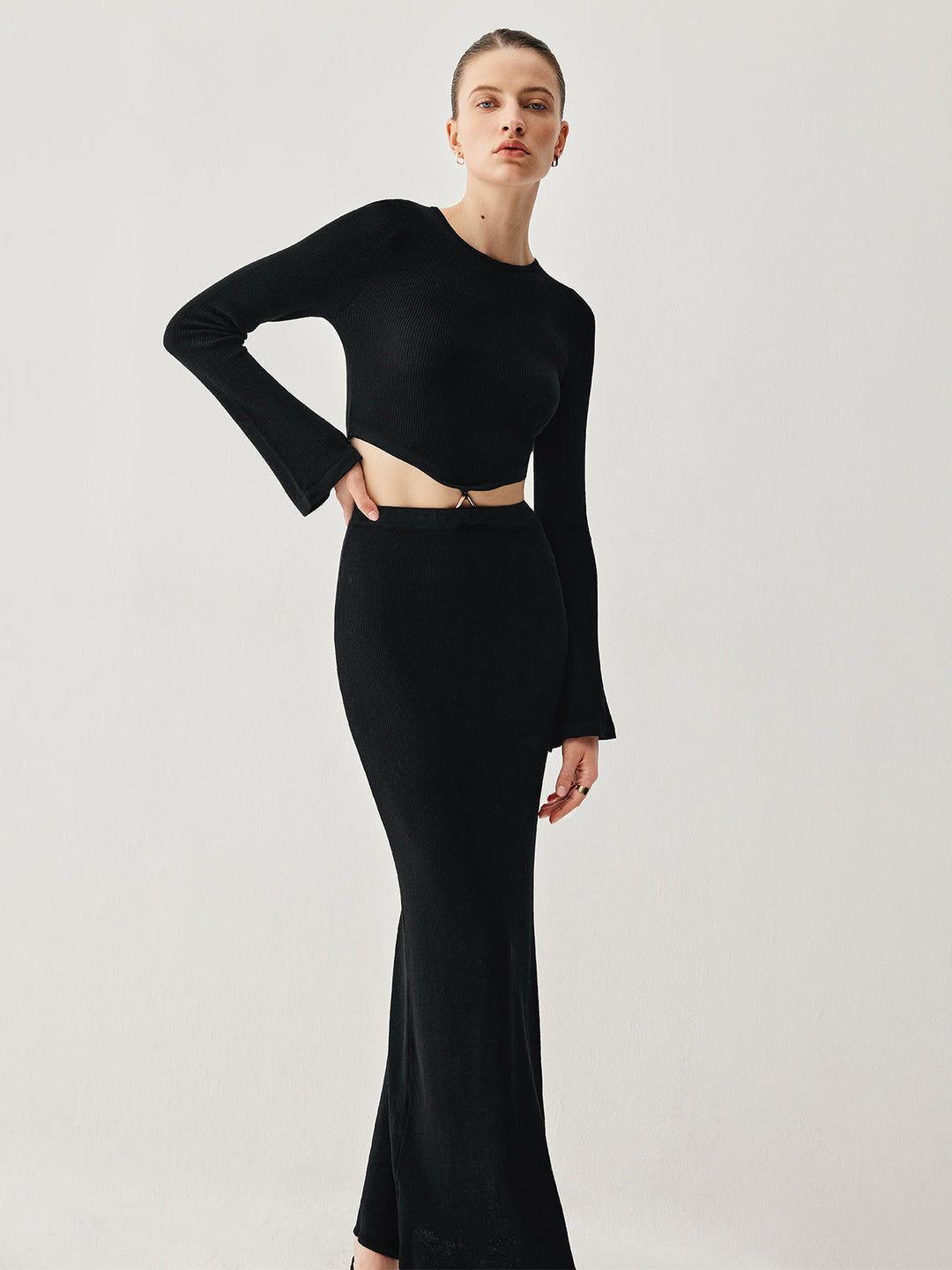 Monteclo - Juliet Slinky Long Sleeve Knit Two-Piece Slit Skirt Set