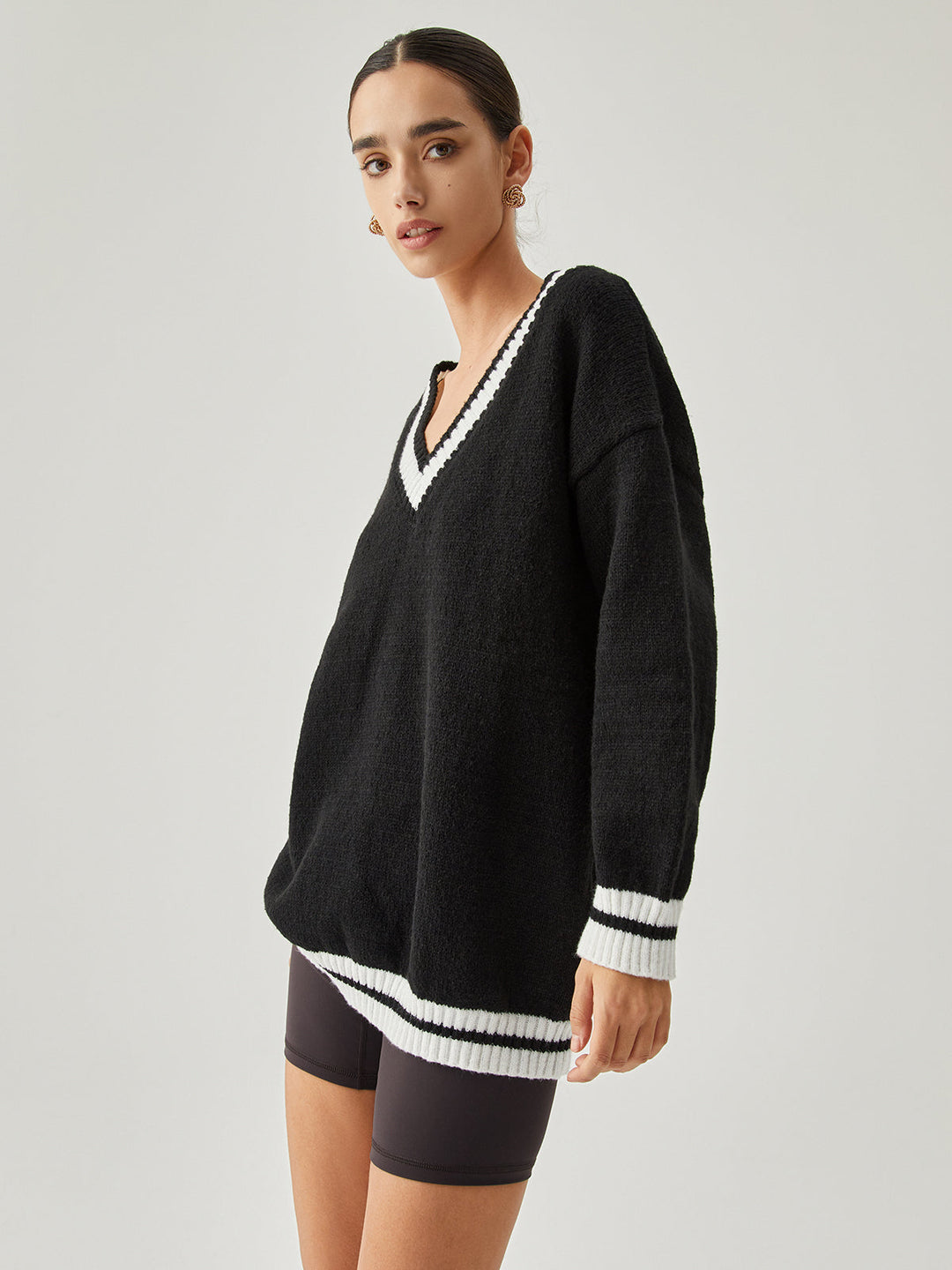 Monteclo - Michelle V-neck Contrast Trim Oversized Sweater