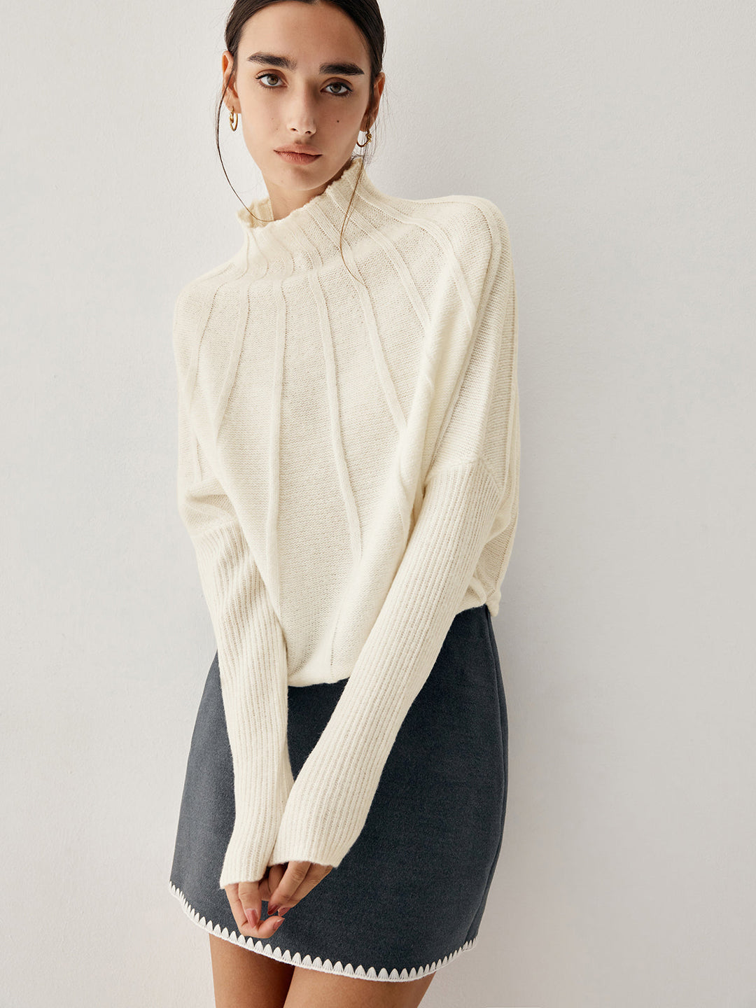 Monteclo - Myla Piping Mock Neck Long Sleeve Knit Top