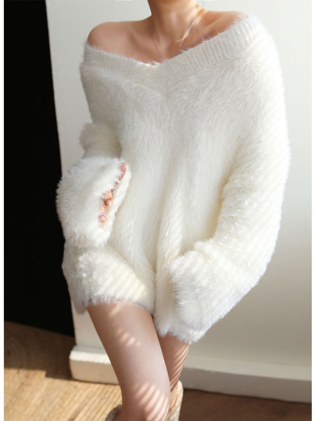 Monteclo - Reese Oversized Fuzzy V-neck Sweater