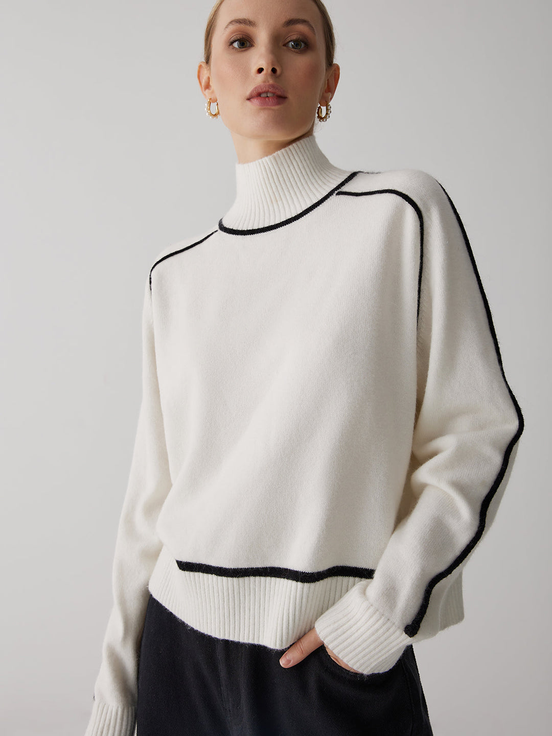 Monteclo - Jana Turtleneck Long Sleeve Sweater