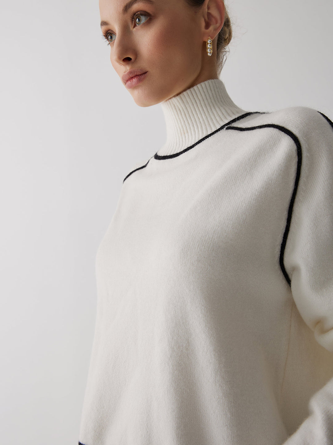 Monteclo - Jana Turtleneck Long Sleeve Sweater