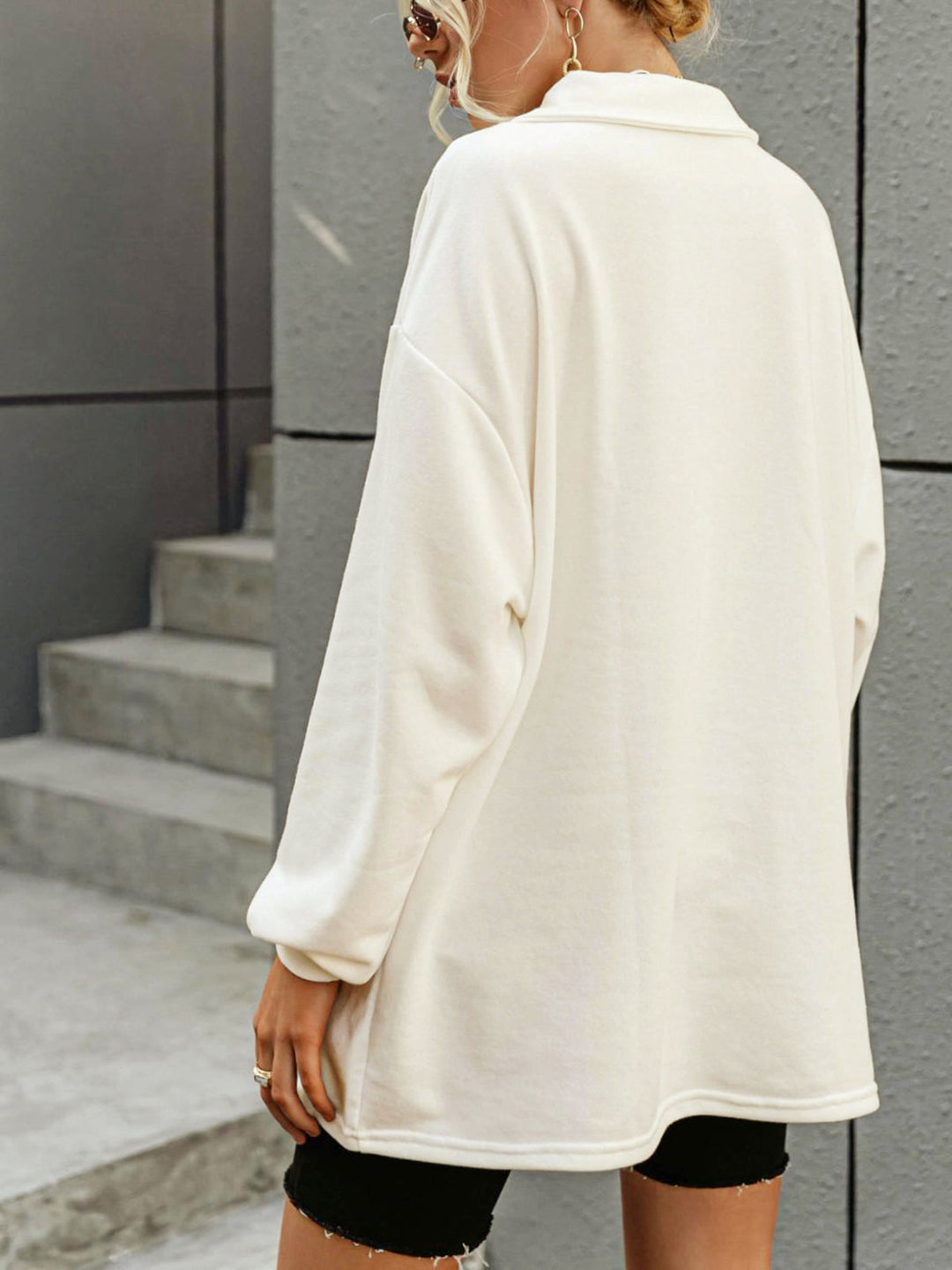 Monteclo - Guinevere Collared Oversized Sweatshirt