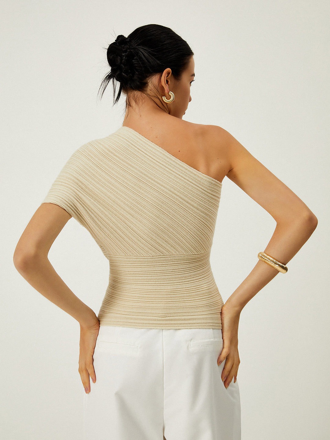 Monteclo - Jada Asymmetrical One Shoulder Knotted Knit Top