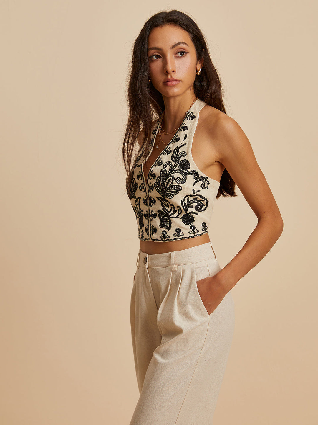 Monteclo - Evelyn Embroidery Print V-Neck Tank Top