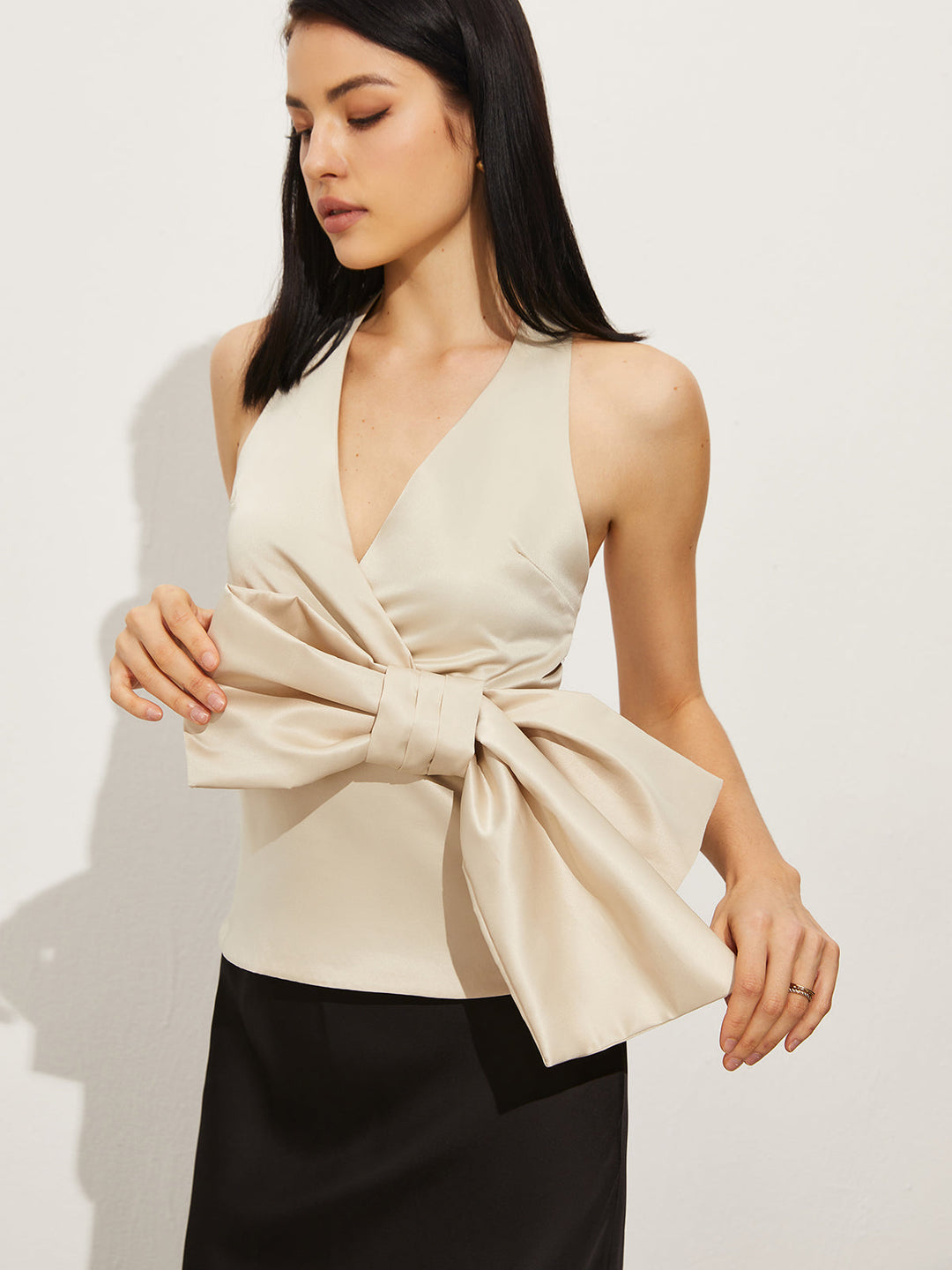 Monteclo -Sabrina Bow Backless V-Neck Tank Top