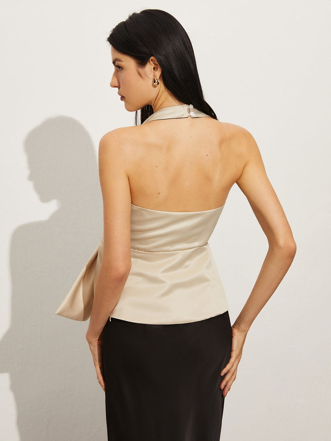 Monteclo -Sabrina Bow Backless V-Neck Tank Top