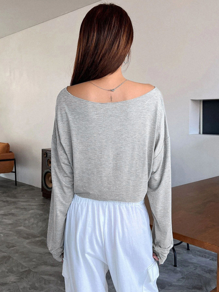 Monteclo - Louise Off-Shoulder Long Sleeve Short T-Shirt