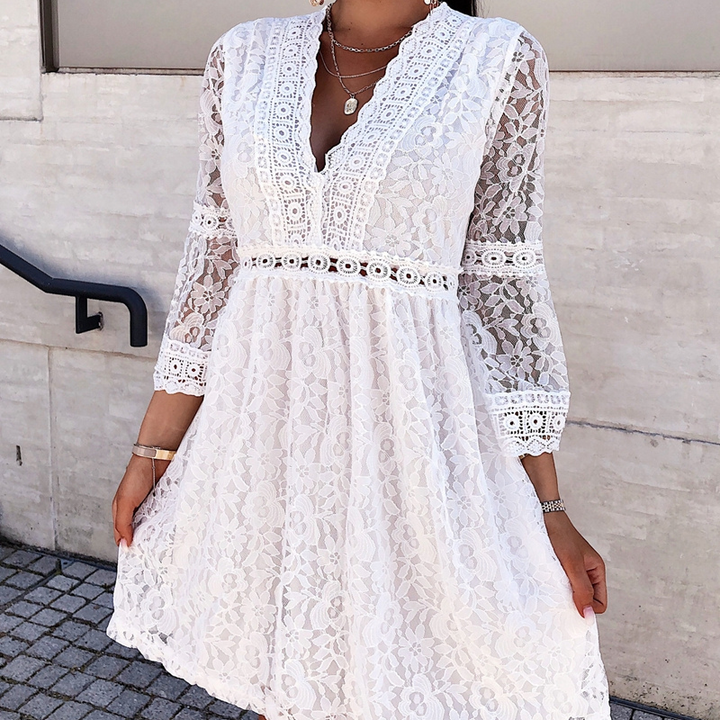 Nyla | Short lace dress