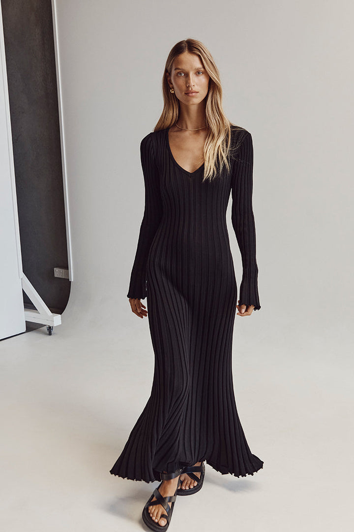 Eloisa V-neck knitted midi dress with sleeves